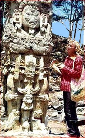 In Copán, Honduras, eine  barocke Steinmetzarbeit, Priesterin oder Fürstin